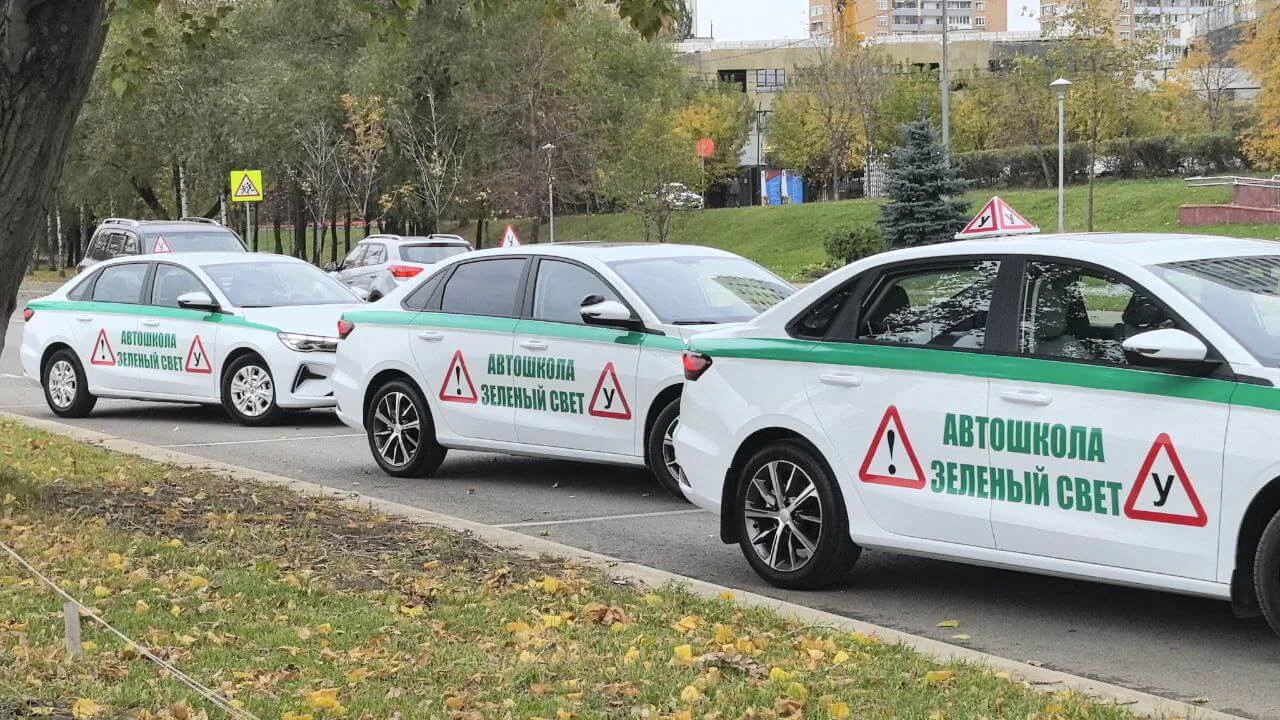 Автопарк автошколы «Зелёный свет»