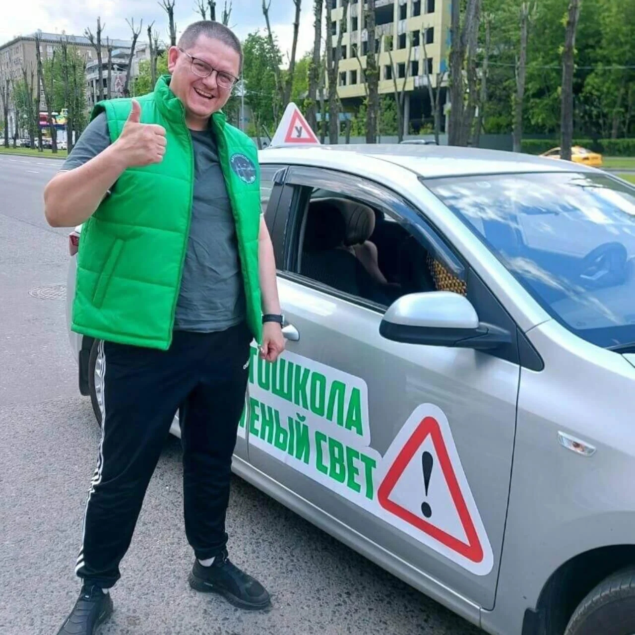 Инструкторы автошколы «Зелёный свет»